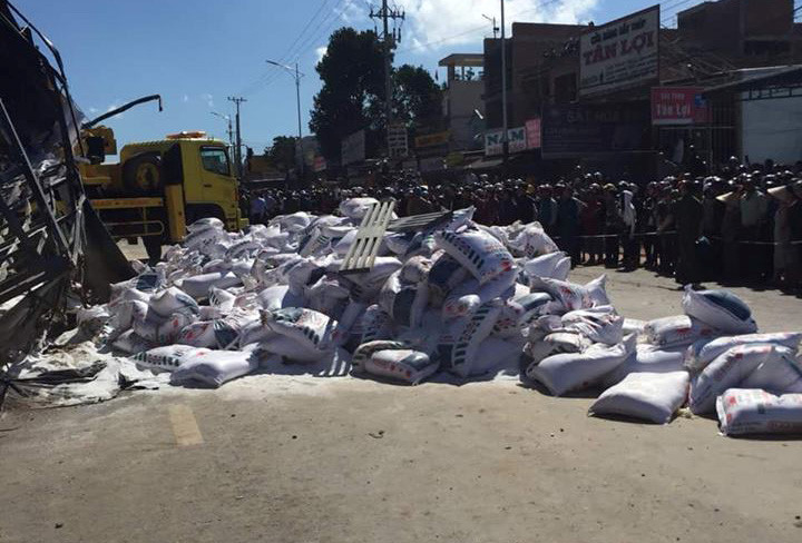 Hiện trường vụ tai nạn liên hoàn khiến 6 người thiệt mạng